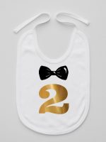 dwójka z muszką na drugie urodziny śliniak niemowlęcy kolor biały 220