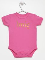 imię dziecka nadruk złoty body z krótkim rękawem kolor ciemny rózowy 103