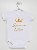 księżniczka tatusia z koroną nadruk złoty body z krótkim rękawem kolor biały 240 księżniczka tatusia z koroną nadruk złoty body z krótkim rękawem kolor biały 240