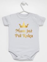 mam już pół roku nadruk złoty body z krótkim rękawem kolor szary 237 mam już pół roku nadruk złoty body z krótkim rękawem kolor szary 237