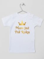 mam już pół roku nadruk złoty koszulka z krótkim rękawem kolor biały 237 mam już pół roku nadruk złoty koszulka z krótkim rękawem kolor biały 237