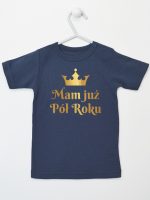 mam już pół roku nadruk złoty koszulka z krótkim rękawem kolor granatowy 237 mam już pół roku nadruk złoty koszulka z krótkim rękawem kolor granatowy 237
