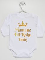 mam już pół roku z imieniem nadruk złoty body z długim rękawem kolor biały 249
