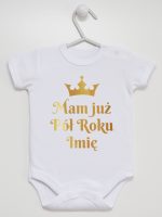 mam już pół roku z imieniem nadruk złoty body z krótkim rękawem kolor biały 249