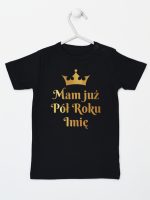 mam już pół roku z imieniem nadruk złoty koszulka z krótkim rękawem kolor czarny 249 mam już pół roku z imieniem nadruk złoty koszulka z krótkim rękawem kolor czarny 249