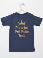 mam już pół roku z imieniem nadruk złoty koszulka z krótkim rękawem kolor granatowy 249 mam już pół roku z imieniem nadruk złoty koszulka z krótkim rękawem kolor granatowy 249