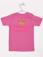 mam już roczek nadruk dla dziewczynki koszulka z krótkim rękawem kolor ciemny różowy 216