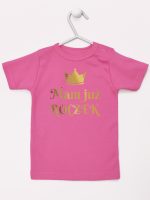 mam już roczek z koroną nadruk złoty koszulka z krótkim rękawem kolor ciemny różowy 156