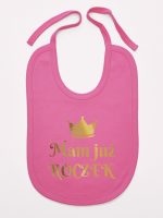 mam już roczek z koroną nadruk złoty śliniak niemowlęcy kolor ciemny różowy 156