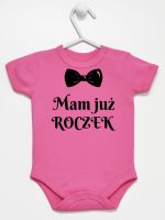 mam już roczek z muszką body z krótkim rękawem kolor ciemny rózowy 157