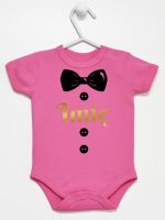 muszka z guzikami i imieniem dziecka body z krótkim rękawem kolor ciemny rózowy 223