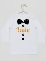 muszka z guzikami i imieniem dziecka koszulka z długim rękawem kolor biały 223