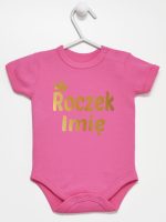 na roczek z imieniem dziecka nadruk złoty body z krótkim rękawem kolor ciemny rózowy 217