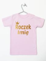 na roczek z imieniem dziecka nadruk złoty koszulka z krótkim rękawem kolor różowy 217