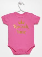 na roczek z imieniem i koroną body z krótkim rękawem kolor ciemny rózowy 219