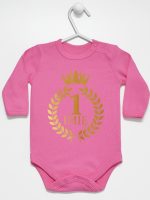 na roczek z laurami i imieniem nadruk złoty body z długim rękawem kolor ciemny różowy 196