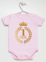 na roczek z laurami i imieniem nadruk złoty body z krótkim rękawem kolor różowy 196