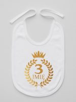 na tzrecie urodziny z laurami nadruk złoty śliniak niemowlęcy kolor biały 200