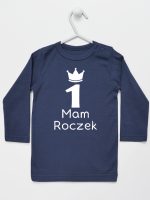 napis mam roczek z jedynką koszulka z długim rękawem kolor granatowy 127