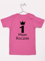 napis mam roczek z jedynką koszulka z krótkim rękawem kolor ciemny różowy 127