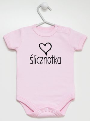 napis ślicznotka body z krótkim rękawem kolor różowy 075
