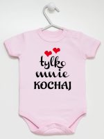 napis tylko mnie kochaj body z krótkim rękawem kolor różowy 204