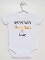 nasz pierwszy dzień taty z imieniem dziecka body z krótkim rękawem kolor biały 234 nasz pierwszy dzień taty z imieniem dziecka body z krótkim rękawem kolor biały 234