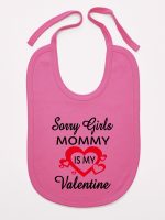 sorry girls mommy is my valentine śliniak niemowlęcy kolor ciemny różowy 187