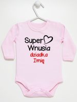 super wnusia dziadka z imieniem body z długim rękawem kolor różowy 094 super wnusia dziadka z imieniem body z długim rękawem kolor różowy 094