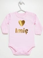 z imieniem dziecka i serduszkiem body z długim rękawem kolor różowy 028