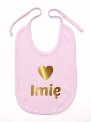 z imieniem dziecka i serduszkiem śliniak niemowlęcy kolor różowy 028