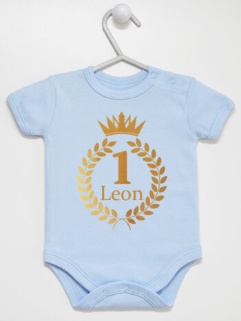 body z krótkim rękawem kolor błękitny z imieniem Leon